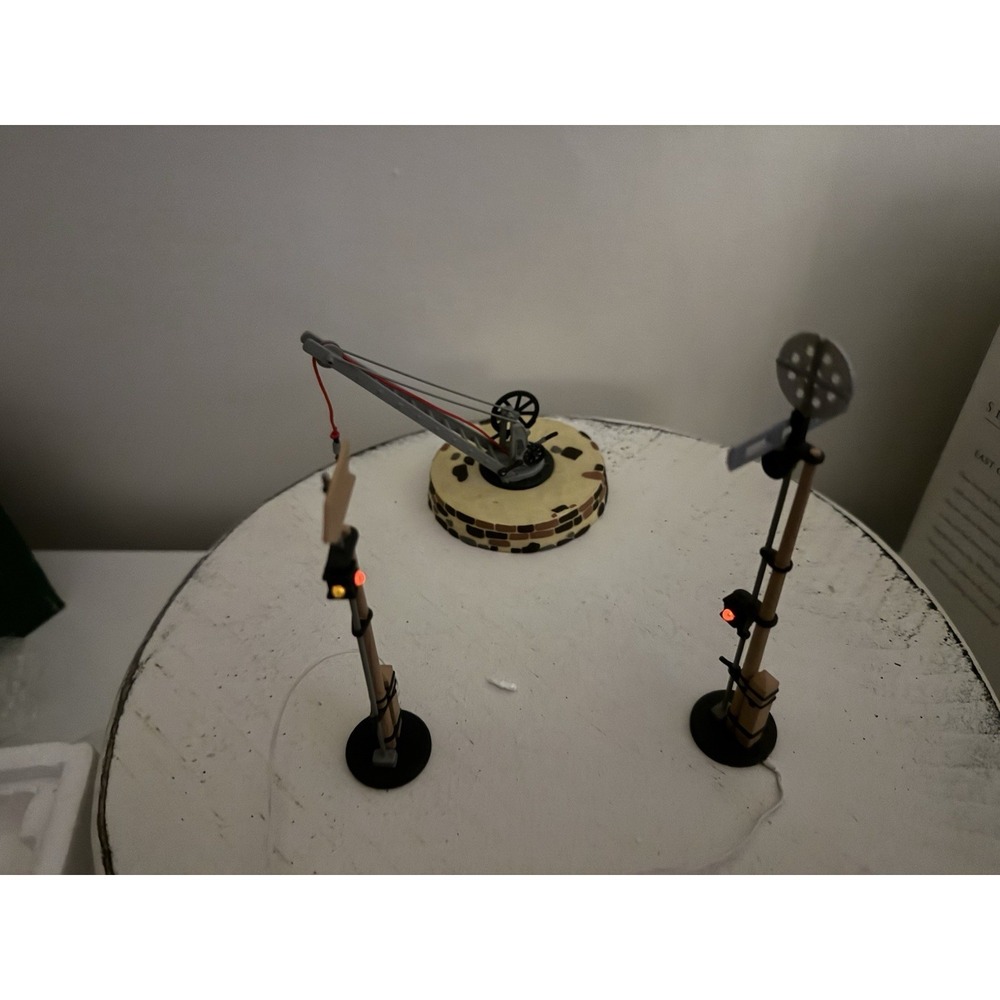 Dept 56 "Queensbridge Railroad Yard Accessories" #58466 Lights Up